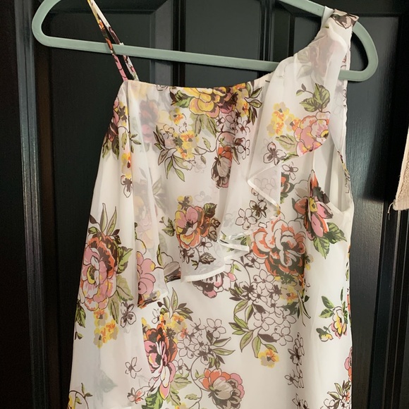 GORGEOUS Fun Ruffle Floral Top - Picture 6 of 8